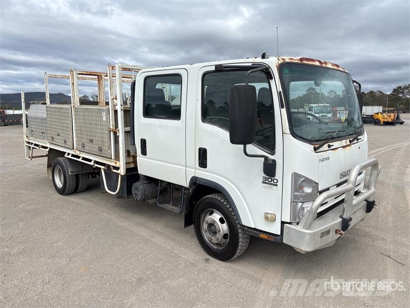 Isuzu NPR300 4x2 Flatbed Truck Kamioni sa otvorenim sandukom