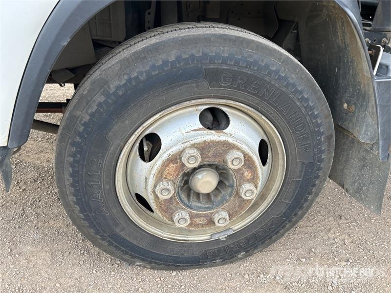 Isuzu NPR300 4x2 S/A Dump Truck Camion ribaltabili