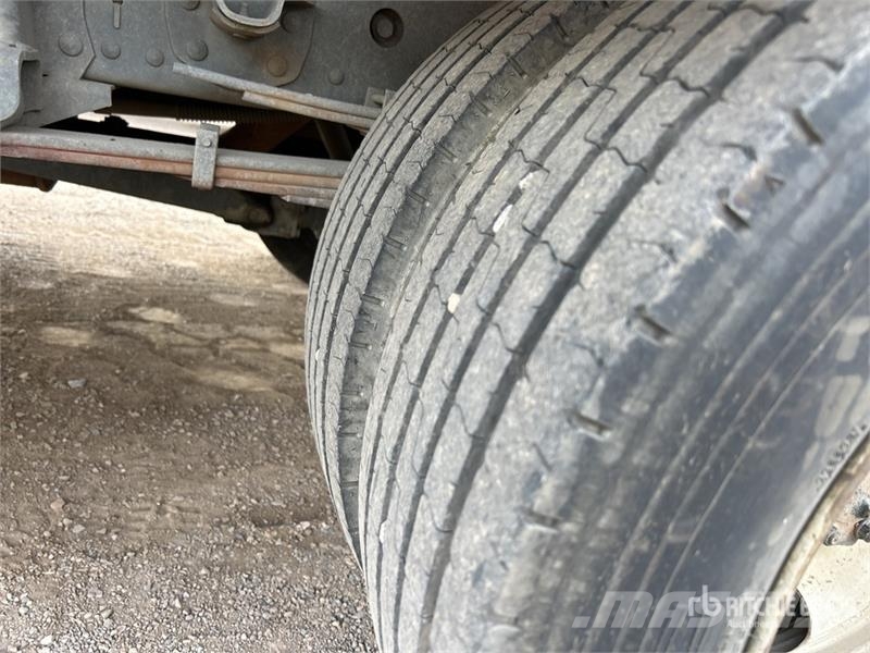 Isuzu NPR300 4x2 S/A Dump Truck Camion ribaltabili