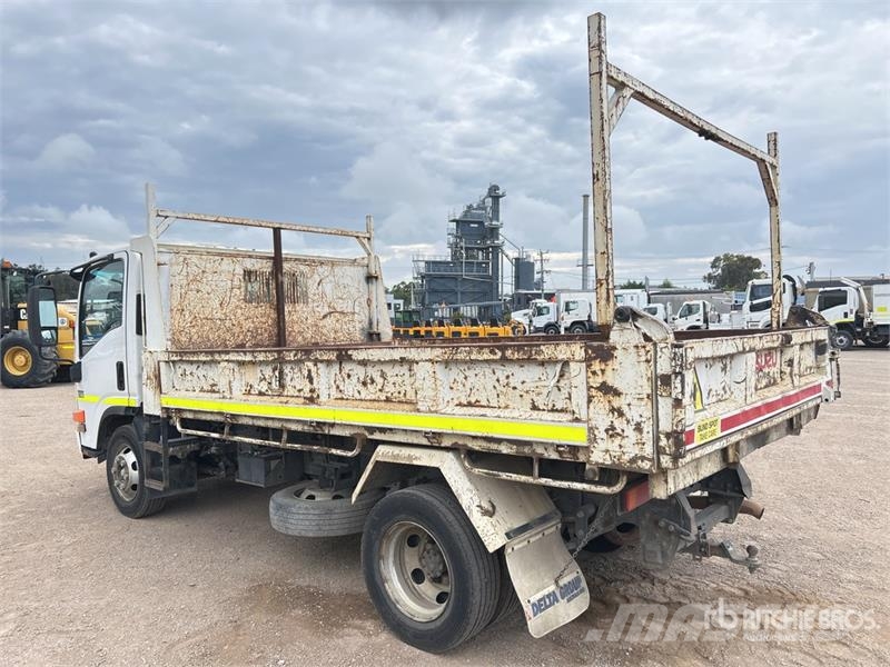 Isuzu NPR300 4x2 S/A Dump Truck Camion ribaltabili