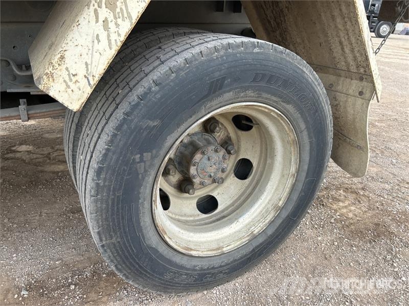 Isuzu NPR300 4x2 S/A Dump Truck Camion ribaltabili