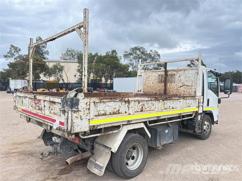 Isuzu NPR300 4x2 S/A Dump Truck Camion ribaltabili