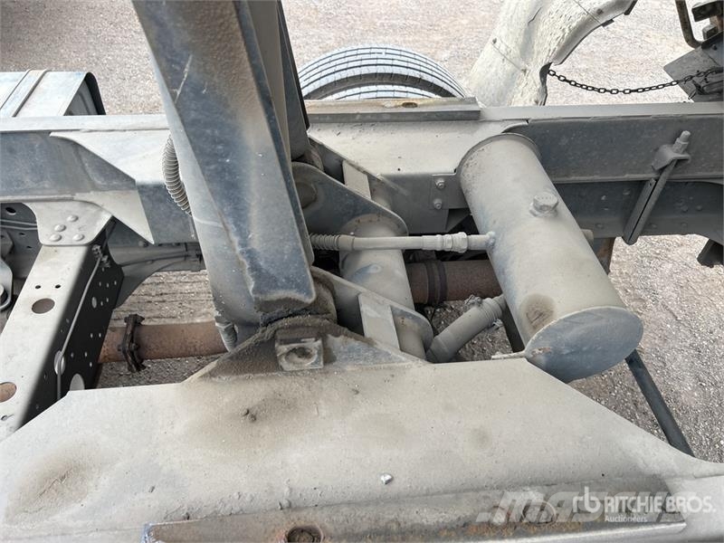 Isuzu NPR300 4x2 S/A Dump Truck Camion ribaltabili