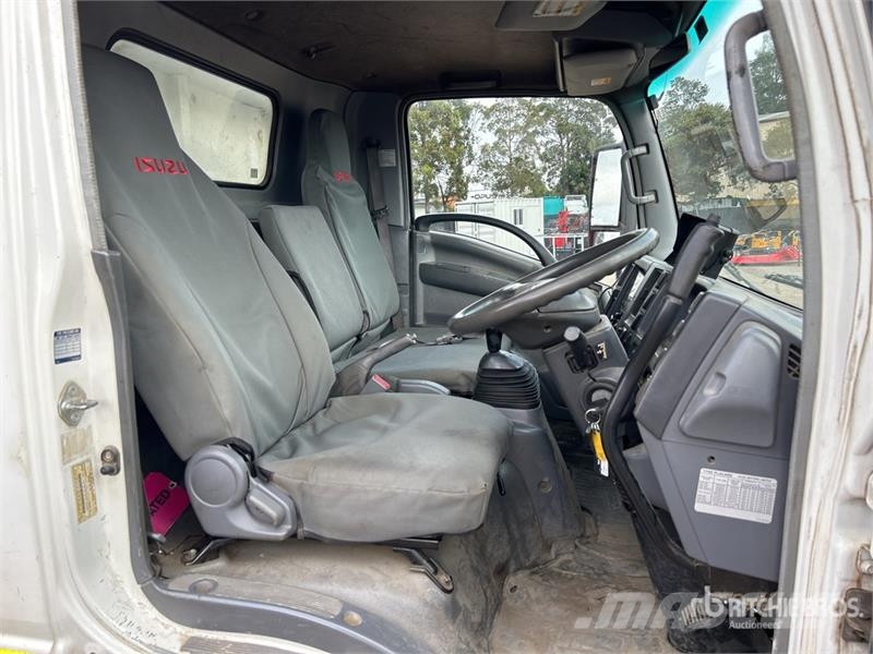 Isuzu NPR300 4x2 S/A Dump Truck Camion ribaltabili