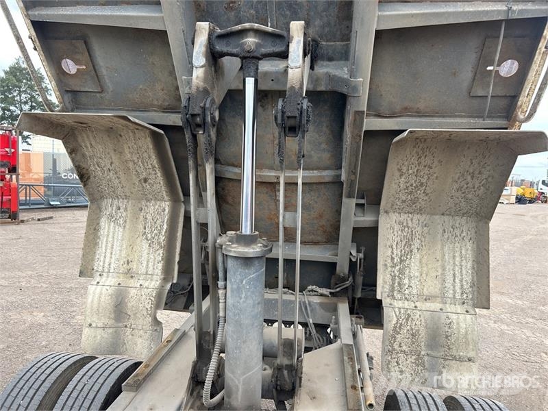 Isuzu NPR300 4x2 S/A Dump Truck Camion ribaltabili