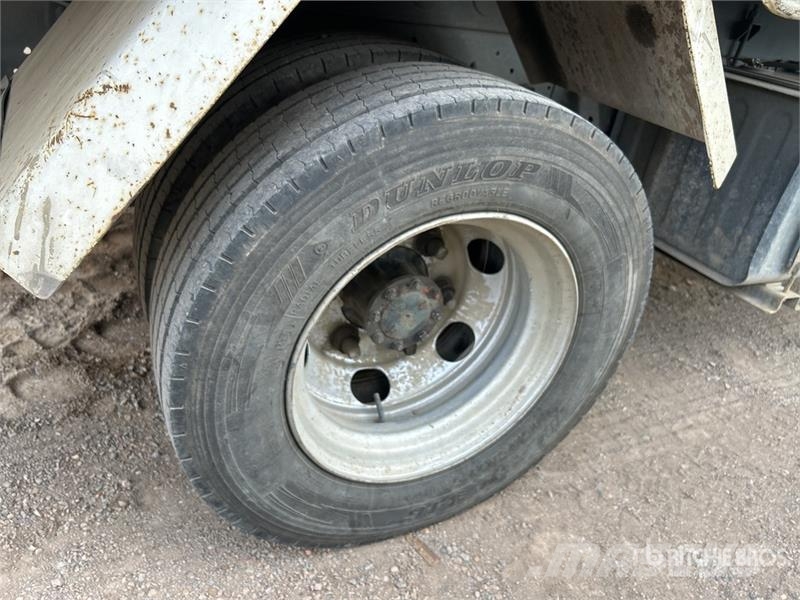 Isuzu NPR300 4x2 S/A Dump Truck Camion ribaltabili