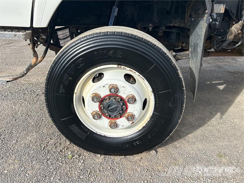 Isuzu NPS 300 5000 L 4x4 Water Truck Camiones cisterna