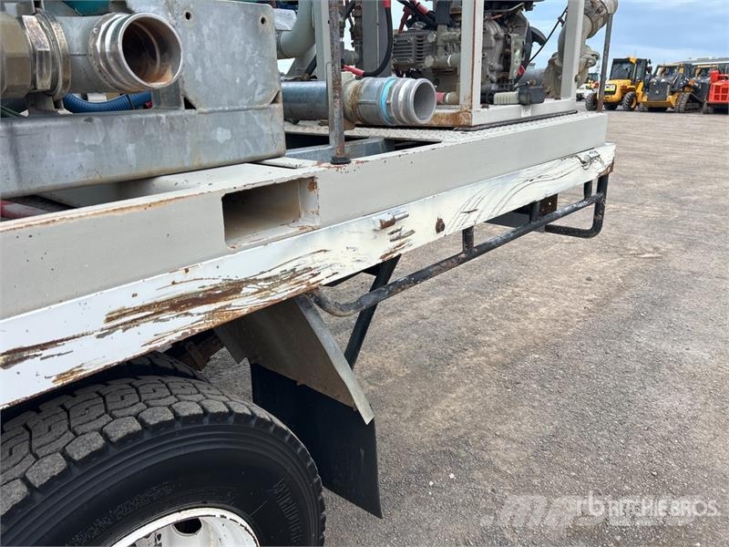 Isuzu NPS 300 5000 L 4x4 Water Truck Camiones cisterna
