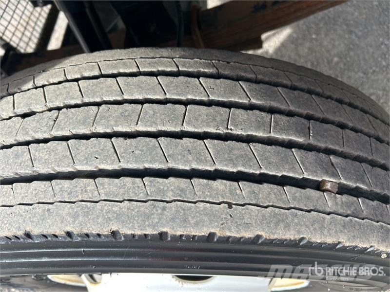 Isuzu NPS 300 5000 L 4x4 Water Truck Camiones cisterna