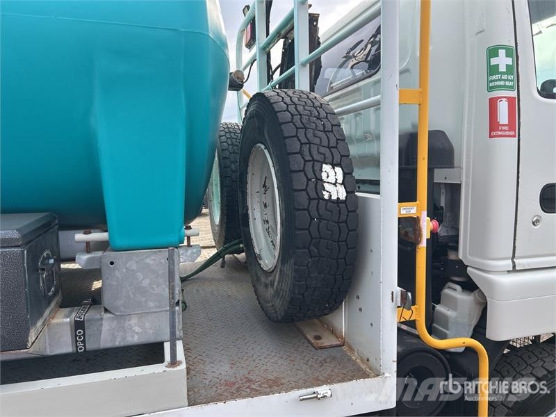 Isuzu NPS 300 5000 L 4x4 Water Truck Camiones cisterna