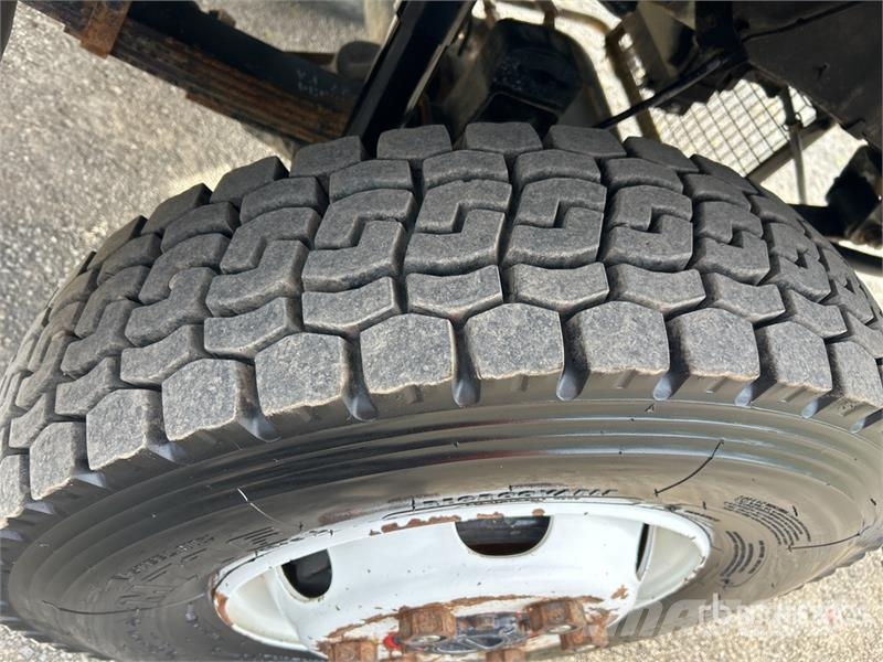 Isuzu NPS 300 5000 L 4x4 Water Truck Camiones cisterna
