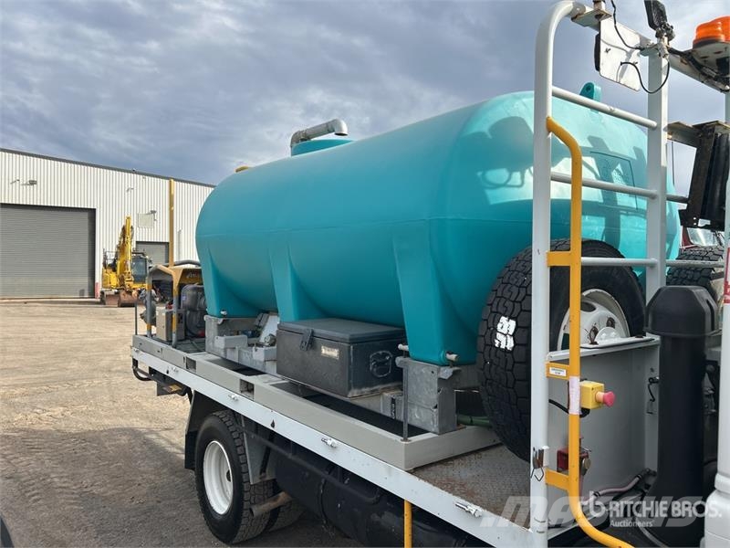 Isuzu NPS 300 5000 L 4x4 Water Truck Camiones cisterna