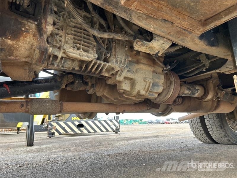 Isuzu NPS 300 5000 L 4x4 Water Truck Camiones cisterna