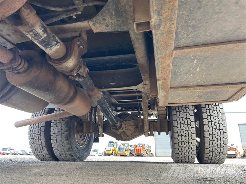 Isuzu NPS 300 5000 L 4x4 Water Truck Camiones cisterna
