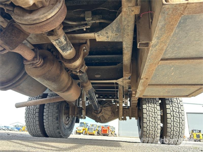 Isuzu NPS 300 5000 L 4x4 Water Truck Camiones cisterna