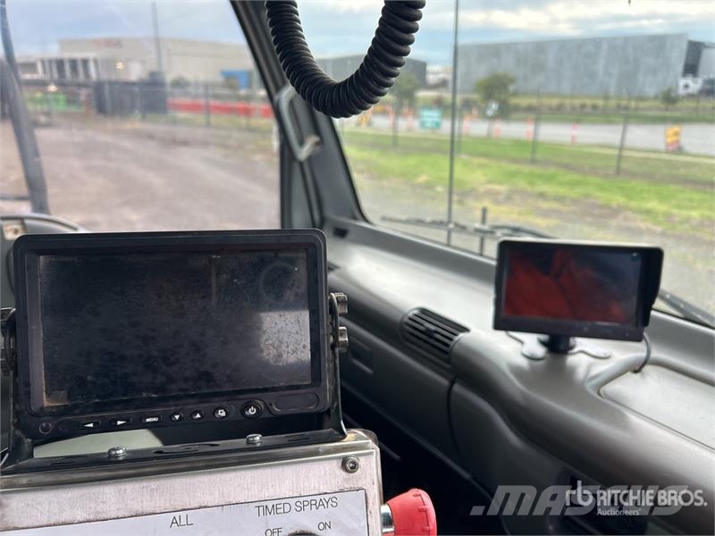 Isuzu NPS 300 5000 L 4x4 Water Truck Camiones cisterna
