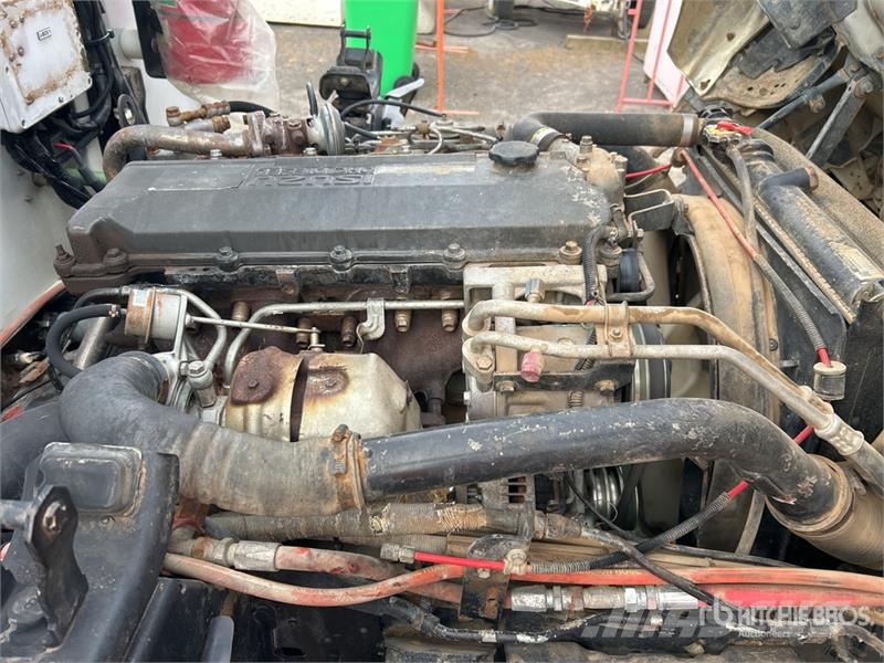 Isuzu NPS 300 5000 L 4x4 Water Truck Camiones cisterna
