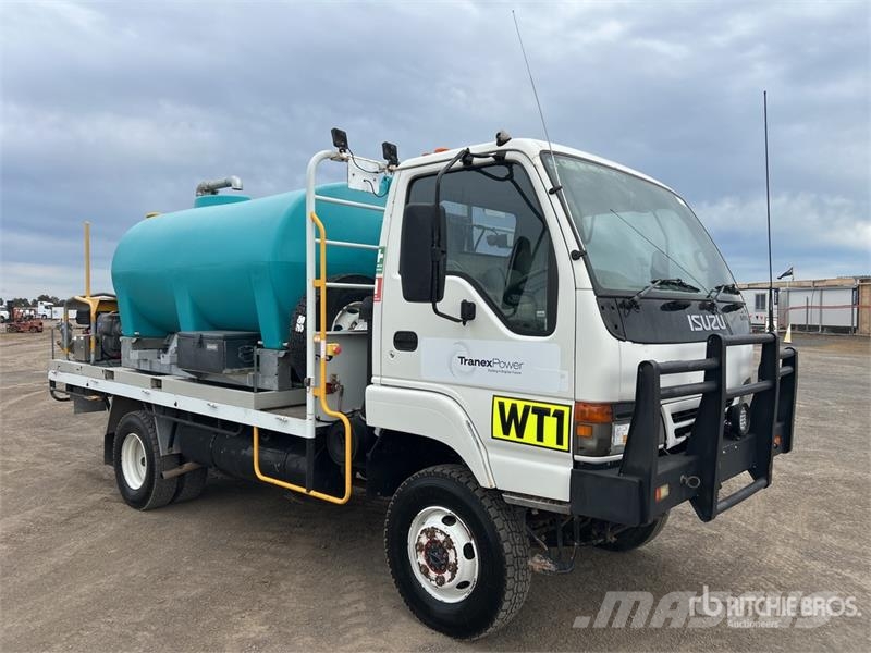 Isuzu NPS 300 5000 L 4x4 Water Truck Camiones cisterna