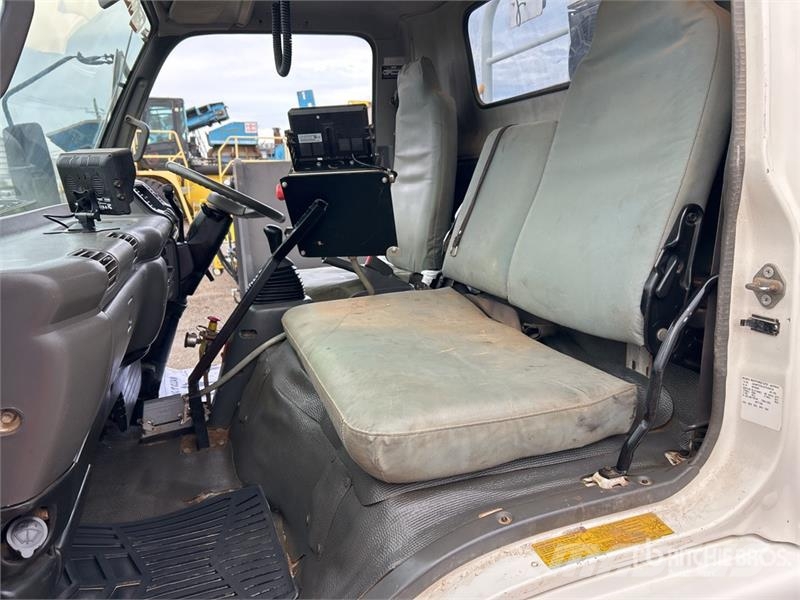 Isuzu NPS 300 5000 L 4x4 Water Truck Camiones cisterna