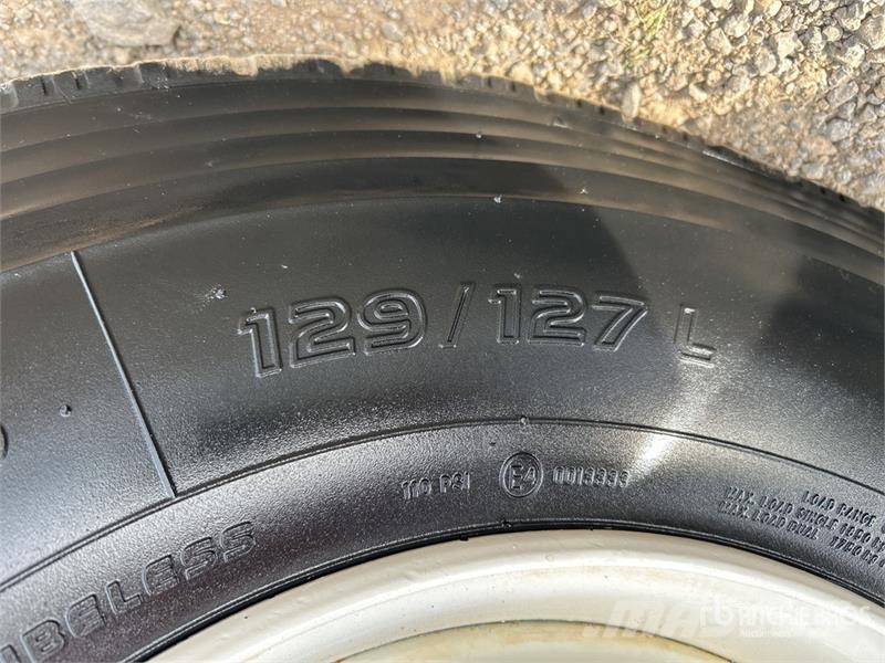 Isuzu NPS 300 5000 L 4x4 Water Truck Camiones cisterna