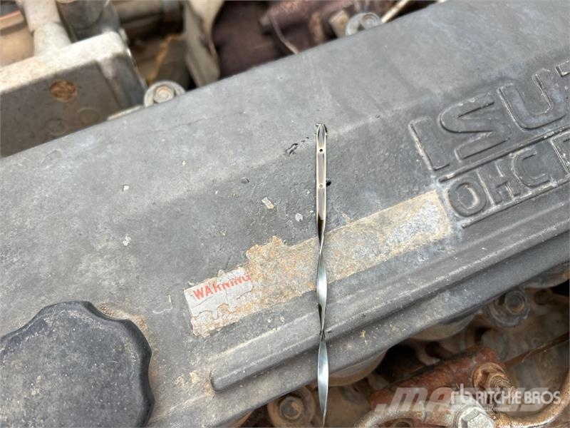 Isuzu NPS 300 5000 L 4x4 Water Truck Camiones cisterna