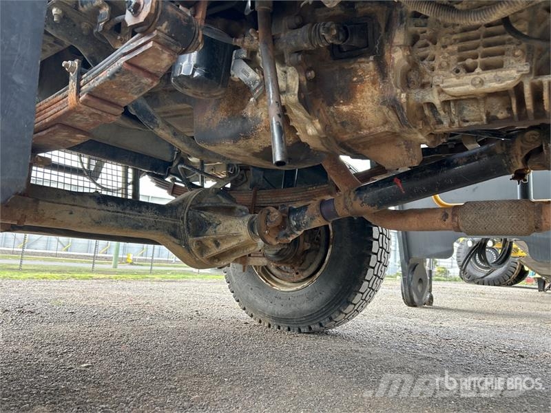 Isuzu NPS 300 5000 L 4x4 Water Truck Camiones cisterna