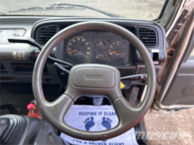 Isuzu NPS 300 5000 L 4x4 Water Truck Camiones cisterna