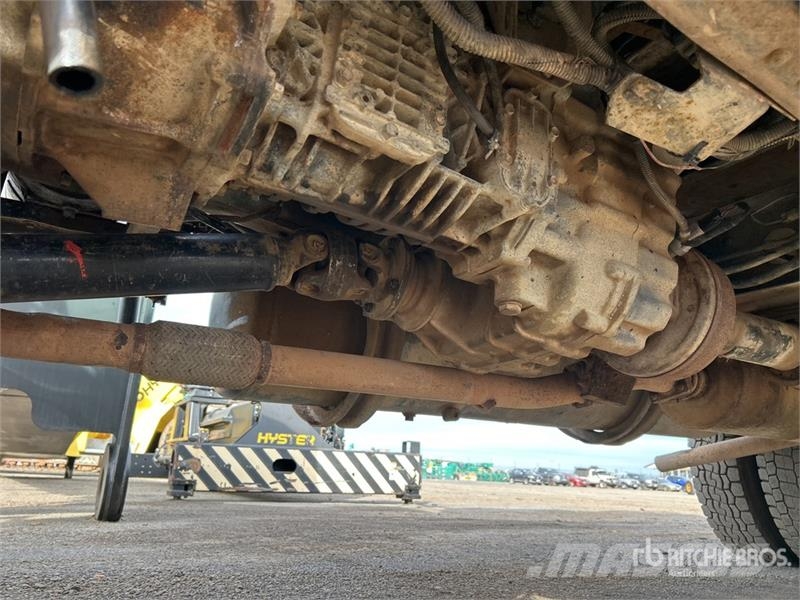 Isuzu NPS 300 5000 L 4x4 Water Truck Camiones cisterna