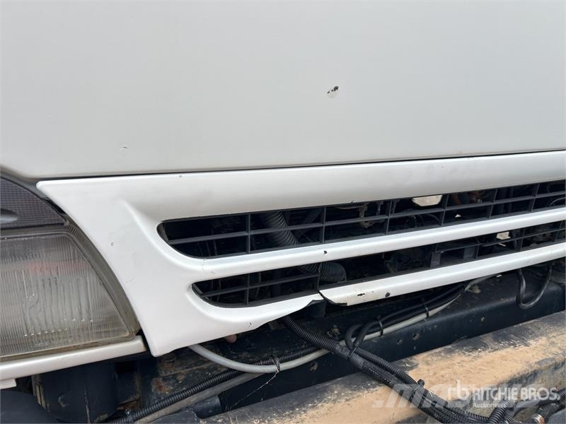 Isuzu NPS 300 5000 L 4x4 Water Truck Camiones cisterna