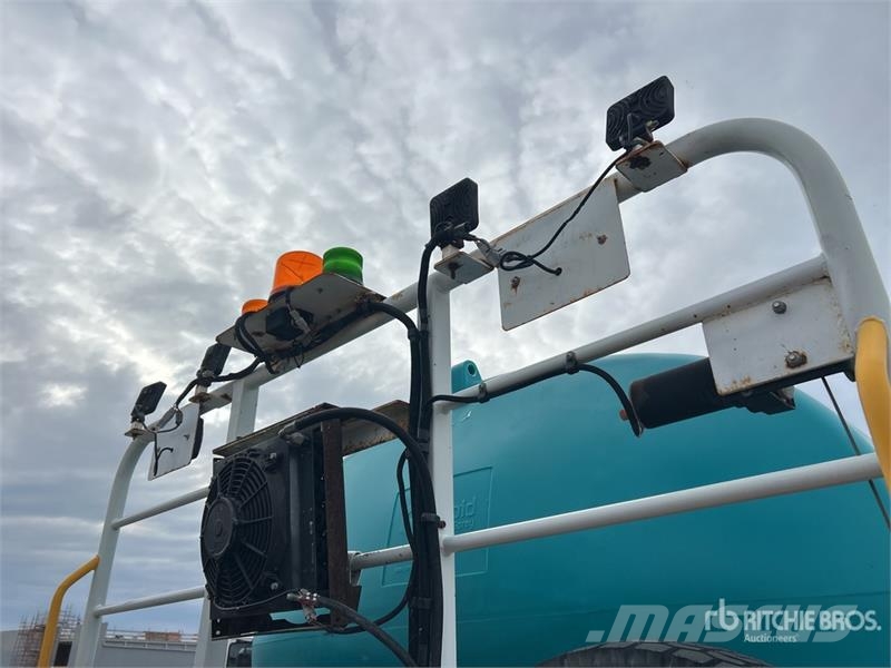 Isuzu NPS 300 5000 L 4x4 Water Truck Camiones cisterna