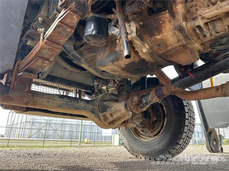 Isuzu NPS 300 5000 L 4x4 Water Truck Camiones cisterna