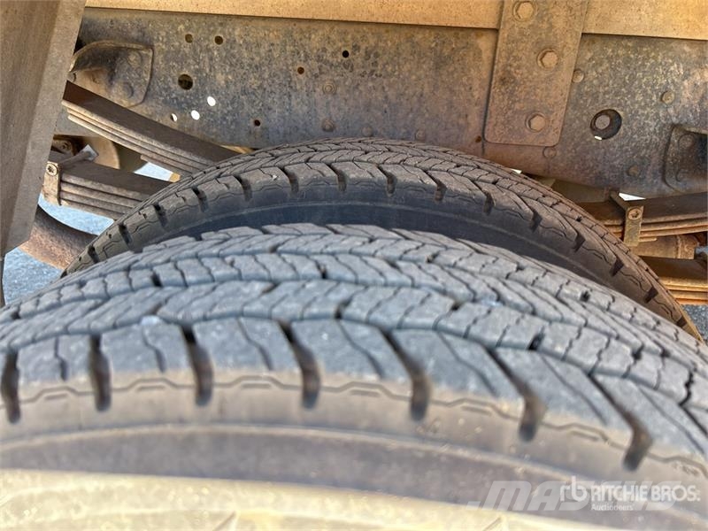 Isuzu NPS300 4x4 Service Truck Közúti karbantartó haszongépek