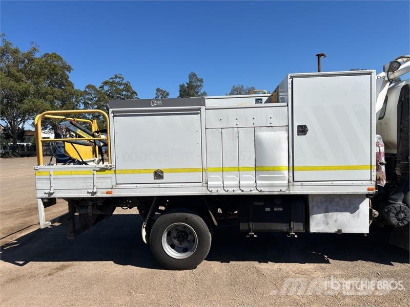Isuzu NPS300 4x4 Service Truck Közúti karbantartó haszongépek