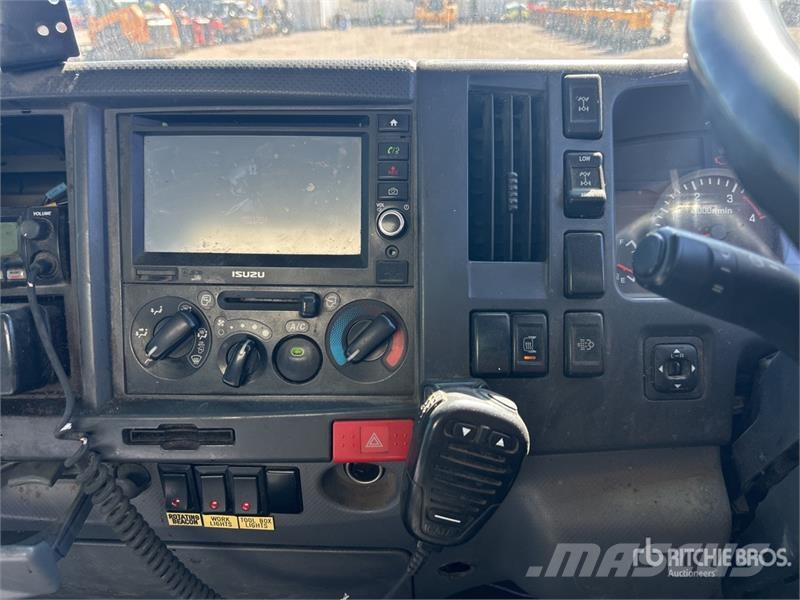 Isuzu NPS300 4x4 Service Truck Közúti karbantartó haszongépek