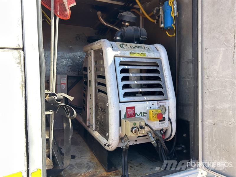 Isuzu NPS300 4x4 Service Truck Közúti karbantartó haszongépek