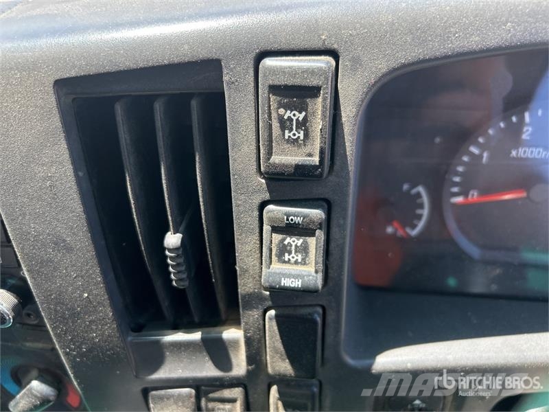Isuzu NPS300 4x4 Service Truck Közúti karbantartó haszongépek