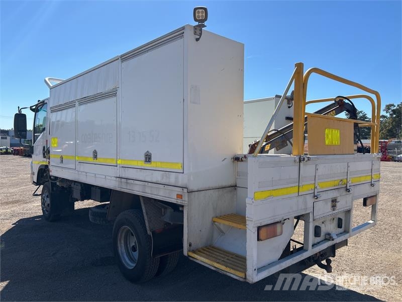 Isuzu NPS300 4x4 Service Truck Közúti karbantartó haszongépek