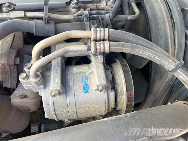 Isuzu NPS300 4x4 Service Truck Közúti karbantartó haszongépek
