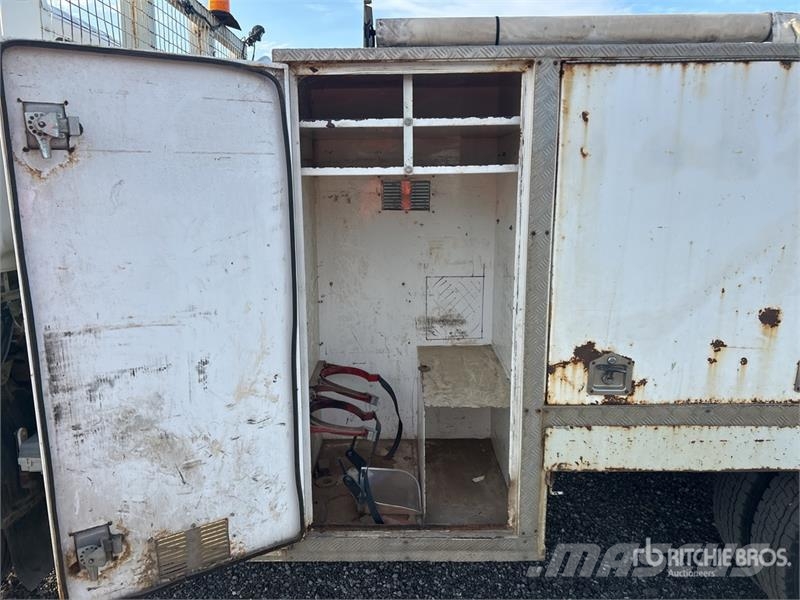 Isuzu NQR 450 4x2 Service Truck مركبات الأغراض العامة