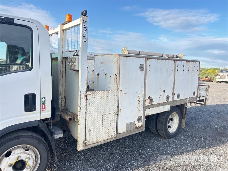 Isuzu NQR 450 4x2 Service Truck مركبات الأغراض العامة