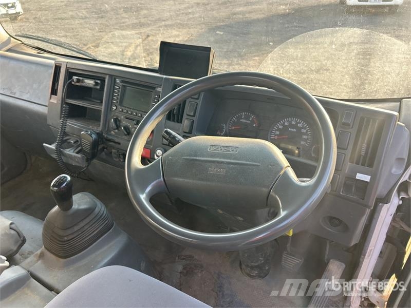 Isuzu NQR 450 4x2 Service Truck مركبات الأغراض العامة