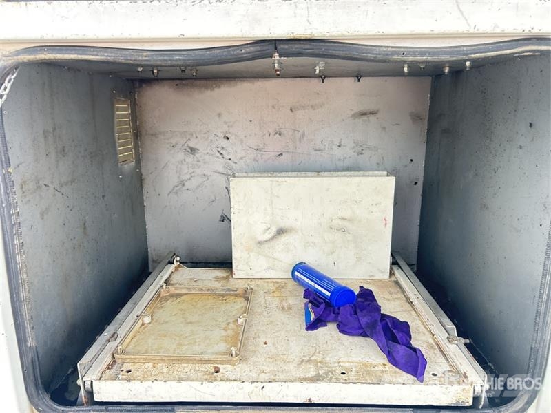 Isuzu NQR 450 4x2 Service Truck (Inoperable) مركبات الأغراض العامة