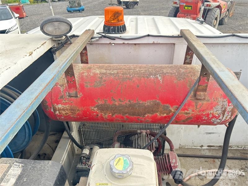 Isuzu NQR 450 4x2 Service Truck (Inoperable) مركبات الأغراض العامة