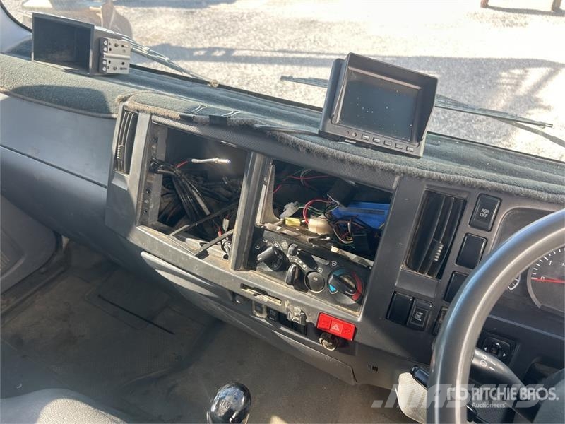 Isuzu NQR 450 4x2 Service Truck (Inoperable) مركبات الأغراض العامة