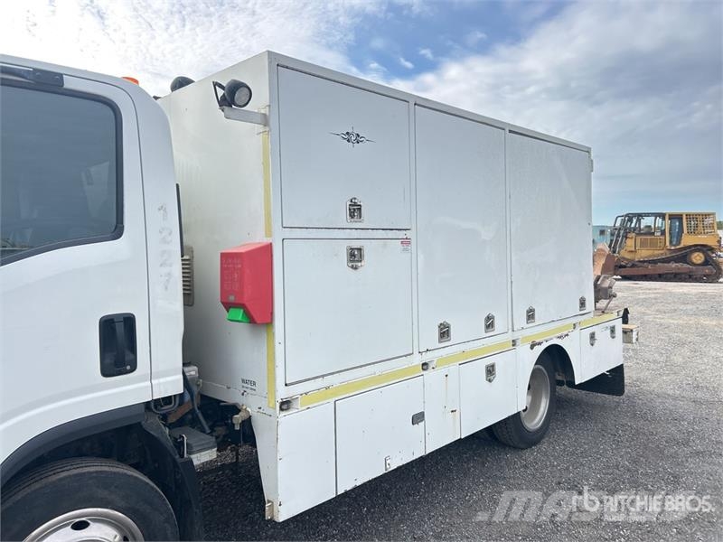 Isuzu NQR 450 4x2 Service Truck (Inoperable) مركبات الأغراض العامة