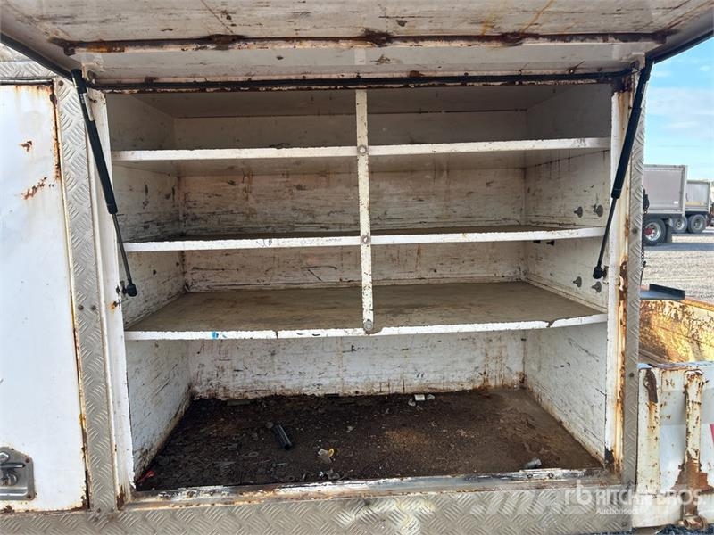 Isuzu NQR 450 4x2 Service Truck مركبات الأغراض العامة