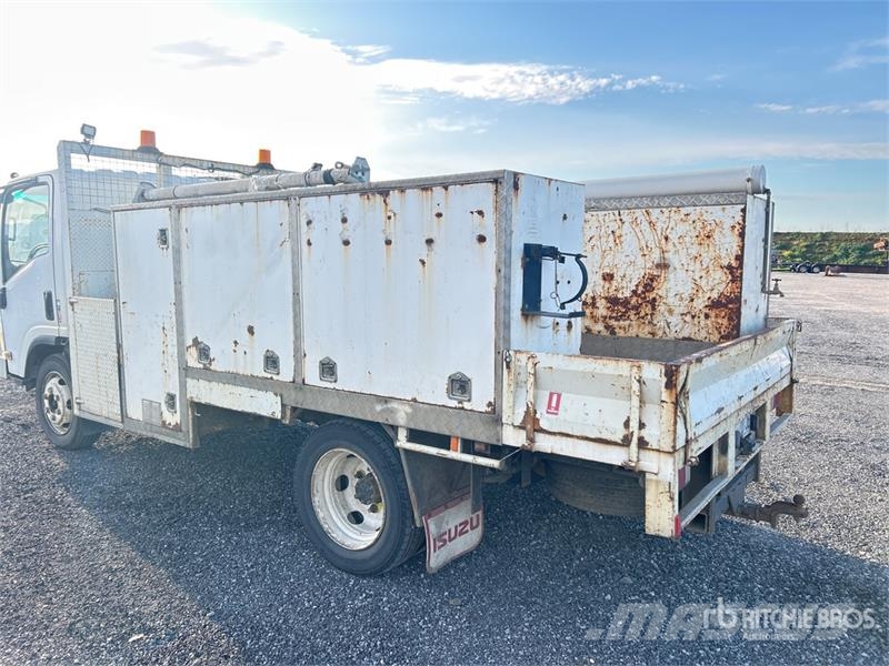 Isuzu NQR 450 4x2 Service Truck مركبات الأغراض العامة