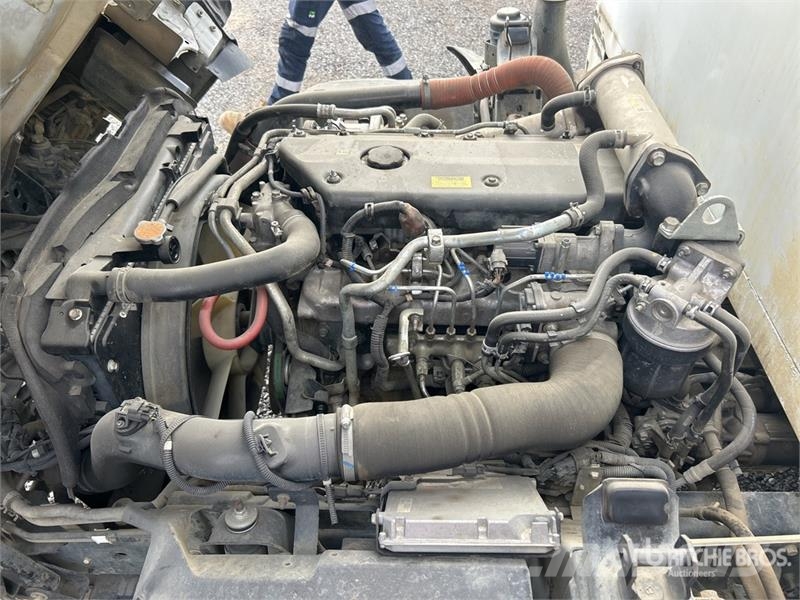 Isuzu NQR 450 4x2 Service Truck (Inoperable) مركبات الأغراض العامة