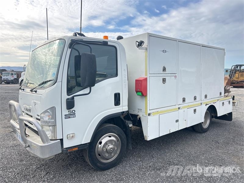 Isuzu NQR 450 4x2 Service Truck (Inoperable) مركبات الأغراض العامة