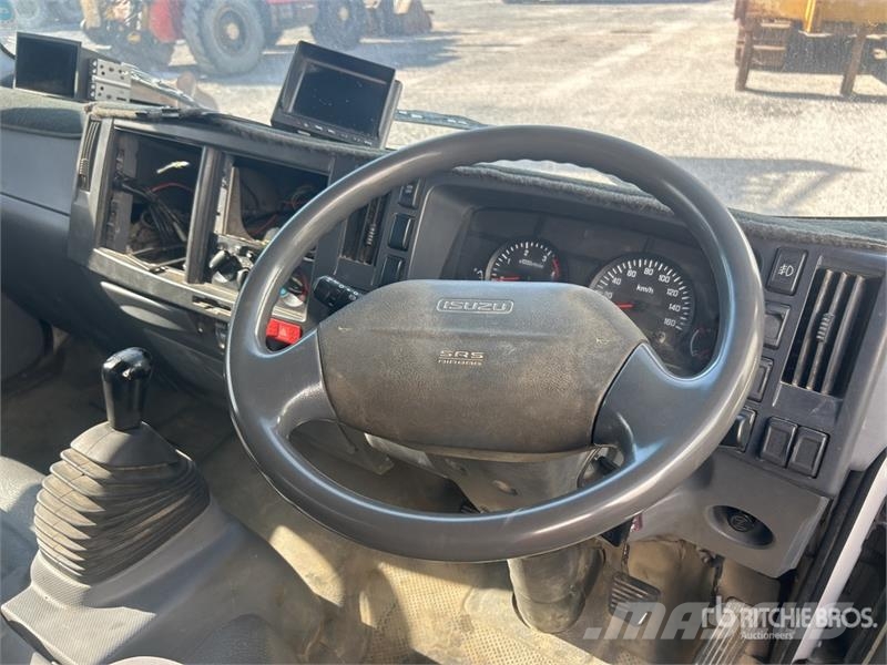 Isuzu NQR 450 4x2 Service Truck (Inoperable) مركبات الأغراض العامة